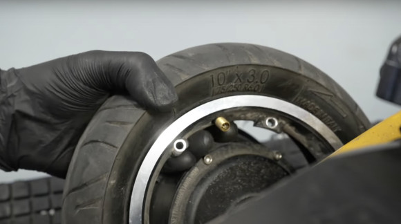 Instructions : Réparation de la crevaison sur la trottinette électrique Vsett 10+