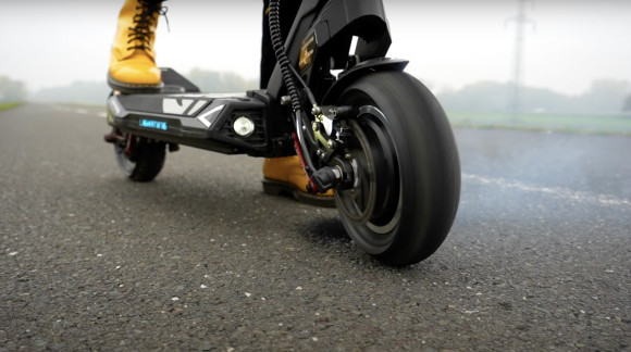 Critique de la Bluetran Lightning : elle peut impressionner même par une vitesse fulgurante